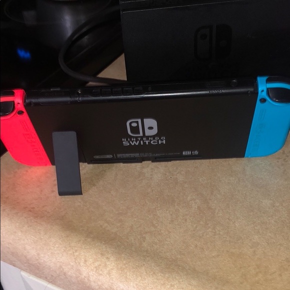 Nintendo switch - Picture 3 of 5